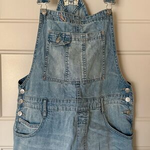 we the free ziggy shortalls 🩵 light wash 🩵 size m